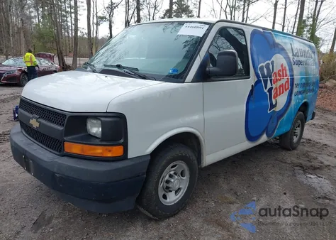 2017 Chevrolet Express 2500 Work Van z USA, uszkodzony, nr VIN 1GCWGAFF1H1121696